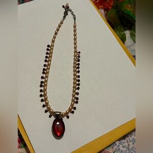 Elegant Pearl & Red with Gold accents Necklace.
Quality piece jewelry vintage
